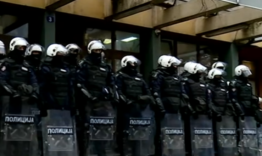 UŽAS! Sud u Novom Sadu produžio pritvor aktivistima koji su branili stranačke prostorije od blokadera!