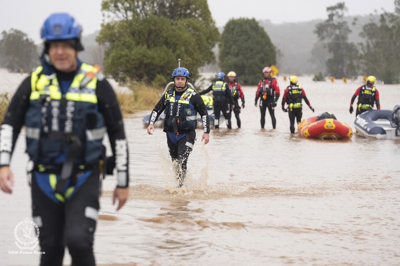 VELIKE POPLAVE U RUMUNIJI 6.000 ljudi na terenu, počela borba sa prirodom
