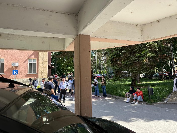 SAMO DAJTE LOVU, SVE PRIMAMO! Blokaderi žickaju za pare na mrežama!