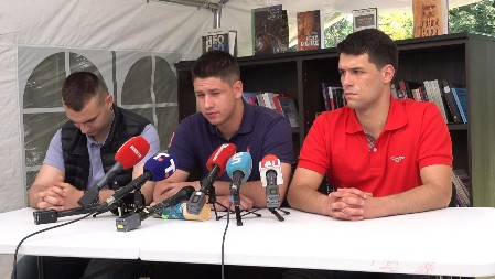 "ODLUKU O ŠTRAJKU GLAĐU DONOSIMO NAKON SASTANKA SA PREDSEDNIKOM!" Studenti koji žele da uče poručili da ne odustaju i da će se vratiti na svoje fakultete (VIDEO)