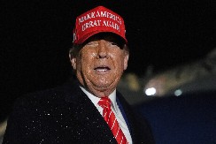 TRAMPOVA POZADINA NA TELEFONU PONOVO POSTALA VIRALNA Da li već pogađate šta je u pitanju? (FOTO)