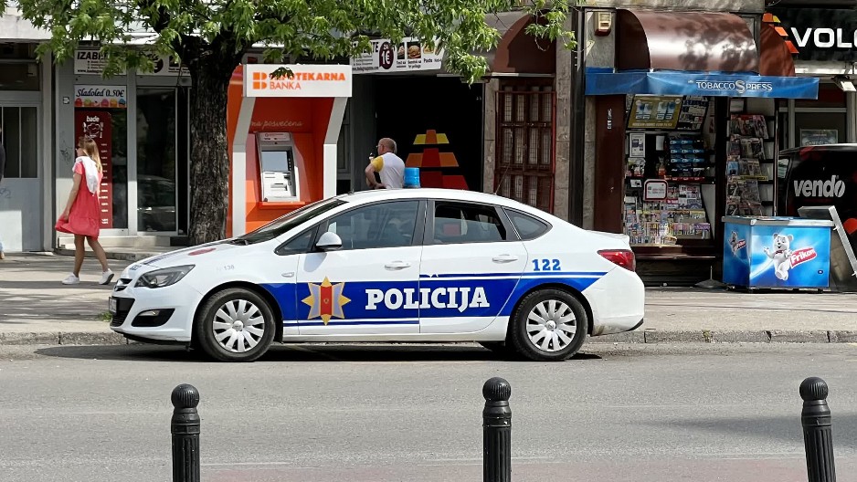 RACIJE ŠIROM CRNE GORE Policija zaustavlja automobile, upada u lokale, uhapšeno 16 vozača!