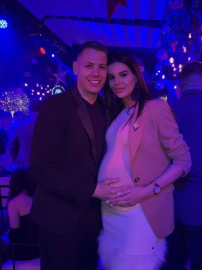 JOVANA MISICA U PROVODU SA STOMAKOM DO ZUBA Ušla u deveti mesec, pa objavila dirljive fotografije!