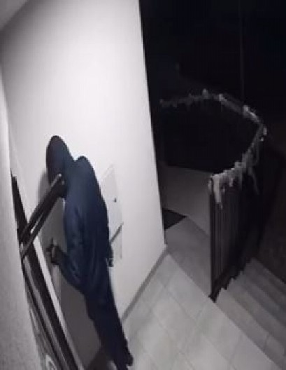 UKRAO SOK A POTOM I KAMERU ZA VIDEO NADZOR  Dolijao lopov koji je noćas obio rashladnu vitrinu