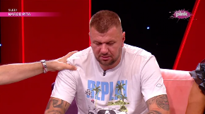 JANJUŠ U SUZAMA Bolnom objavom pokazao koliko pati, objavio nikad viđenu fotografiju iz porodičnog doma