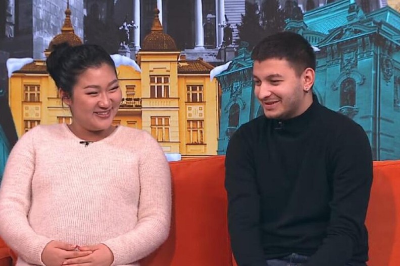 KINESKINJA ZBOG DEJANA DOŠLA U SRBIJU! Sad slave treći Božić zajedno - kakav odnos sa svekrvom ima NEĆETE VEROVATI! (VIDEO)