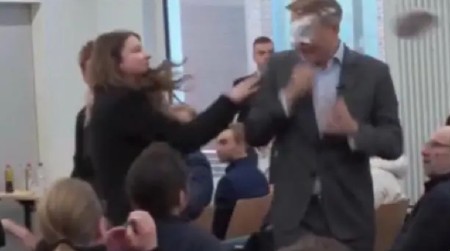 NAPADNUT LIDER FDP-A! Žena mu nabila "tortu" u lice, odmah su je savladali (VIDEO)