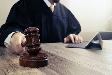 LJUBAVNI TROUGAO U GOLUPCU Ubio  je druga jer je odbio da ga vozi da izvrši ubistvo muža svoje prijateljice.