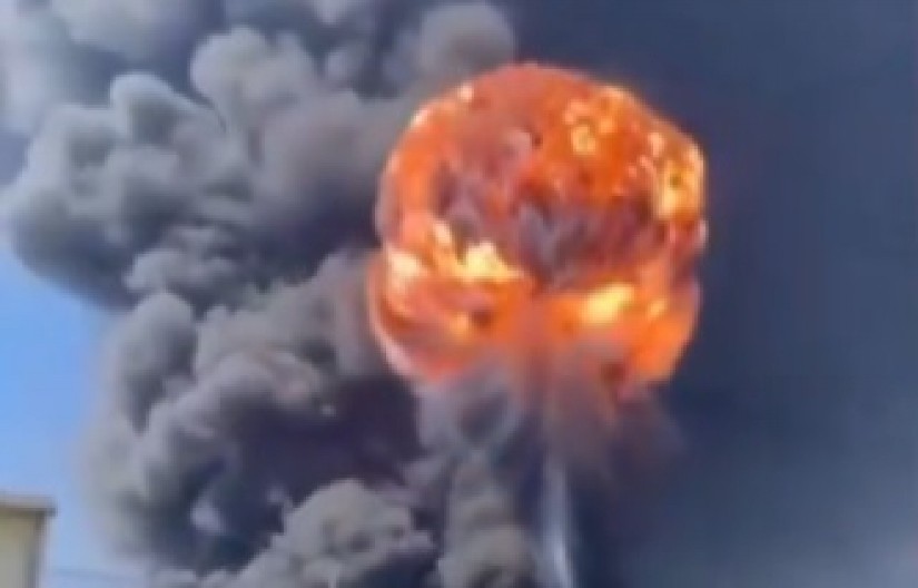 VATRENA PEČURKA OBASJALA NEBO Težak udarac za Putina, ključno vojno postrojenje odletelo u vazduh (VIDEO)
