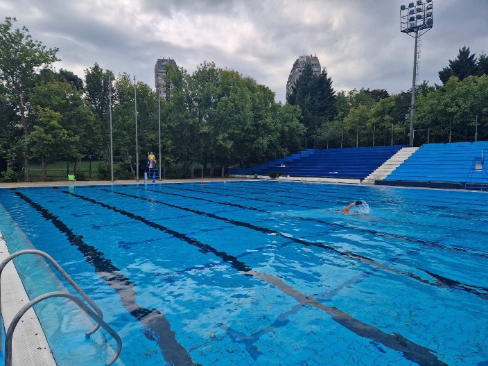 KREĆE SEZONA KUPANJA! Posebna pravila važe ovog leta na bazenima, spasioci posebno apeluju na JEDNU stvar!