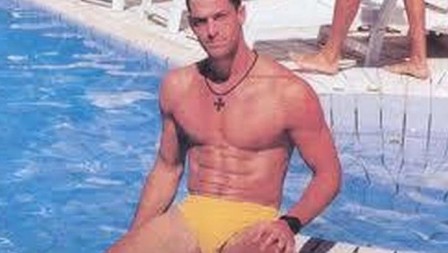 PETRA KAPISODU DANAS NIKO NE BI PREPOZNAO! Bio je magnet za žene, njegov brat usmrtio našu pevačicu, evo čime se sada bavi (FOTO)