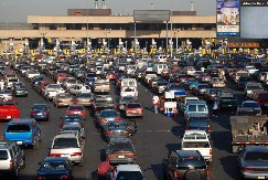 KOLAPS NA GRANICAMA Vozila čekaju i do tri sata, evo gde su najveće gužve