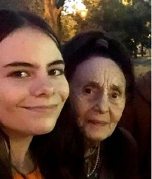 RODILA S 66, ĆERKA SAD IMA 20 Eliza je čudo medicine, a evo kako danas izgleda i čime se bavi!