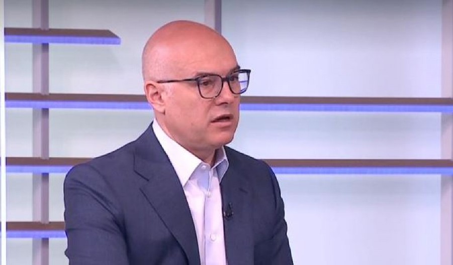 NAJVEĆOJ LAŽLJIVICI I PRELETAČICI TREBALO 14 DANA DA FALSIFIKUJE "NOVE DOKAZE" PROTIV PREDSEDNIKA Lider SNS Vučević reagovao na izmišljotine Marinike Tepić (FOTO)