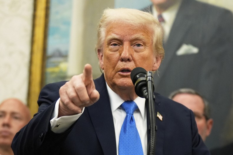 ''BUŠITE ODMAH''! Tramp izdao naređenje, svi pogledi uprti u lidera SAD: Posmatram vas!