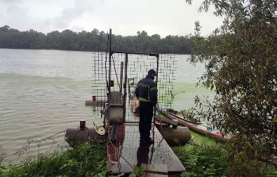 ''IMA GLAVU K’O ZEC, A NOGE K’O PAUK!" Srbin izvukao jezivo biće iz Dunava kod Ivanova, pecaroši u neverici (FOTO)