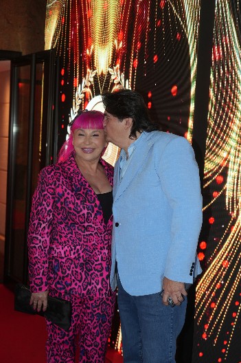 DA LI STE VIĐALI OVAKVA JELA PO SRPSKIM SVADBAMA? Zorica i Kemiš isprobali hranu za goste, posle kolača stigao i slani program u dvorište vile u Krnjači