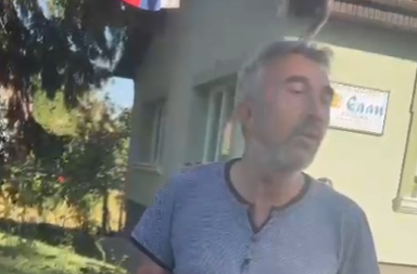 PRVO PRIVOĐEN ZBOG KUPOVINE GLASOVA, SADA NASRĆE NA NOVINARE Pogledajte šta radi aktivista opozicije u Kosjeriću (VIDEO)
