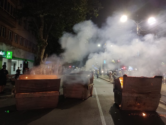 "ŠTA NAS ZABOLE K**** ZA DECU" Blokaderi nisu pustili autobus pun dece, maltretirali ih usred noći: Sram da vas bude!