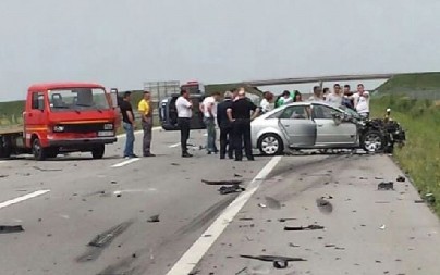 NAŠ PEVAČ IMAO STRAVIČAN UDES! Automobil bio potpuno smrskan, jezive fotografije lede krv u žilama!