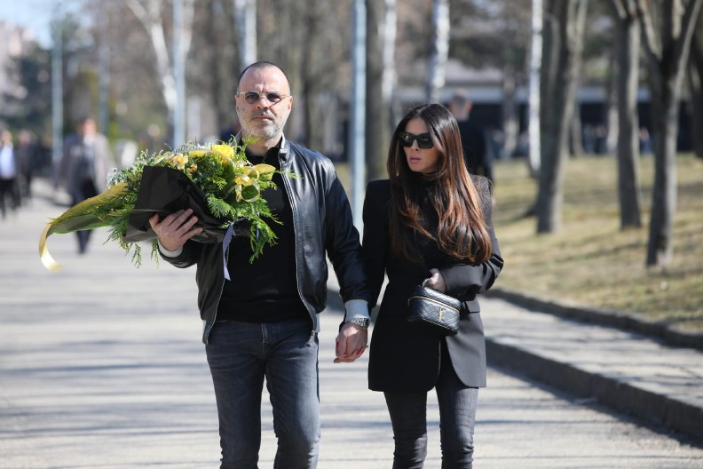 VODITELJKA ZAVIJENA U CRNO Ne može da preboli njegovu smrt, slomljena do bola oglasila se emotivnom porukom!
