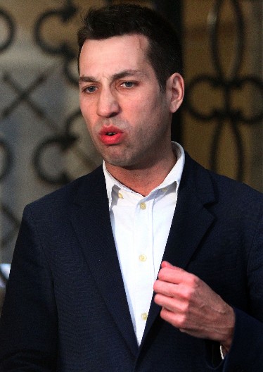 ZLO I GLUPOST, ILI ZLO I POKVARENOST? Mladi zeleno-levičar Veselinović likuje zbog smeća, podsetio na najstrašniji period u istoriji Zemuna