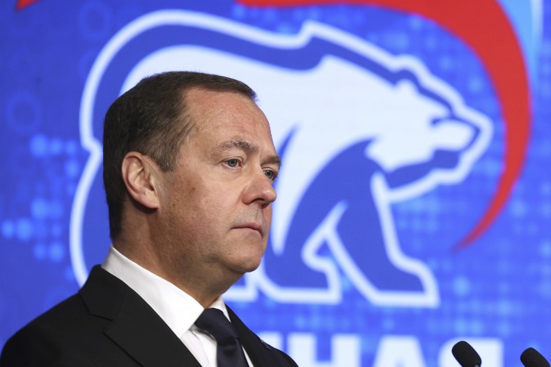 ''IZGLEDA DA SE PREJEO MAGIČNIH PEČURKI'' Medvedev zakucao moćnika, njegove reči će mu odzvanjati dugo u glavi!