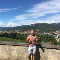 OVO JE MUŠKARAC KOG JE USISAO MOTOR AVIONA NA AERODROMU Otkriveno šta je prethodilo tragediji u Milanu (FOTO)