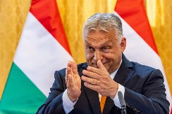 ORBAN OBJAVIO FOTOŠOPIRANU SLIKU FON DER LAJEN Napisao samo tri reči, ovo joj je poručio (FOTO)