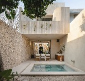 STAROJ KUĆI JE MALO FALILO DA SE SRUŠI, ALI JE NA VREME DOSPELA U PRAVE RUKE Sada je  prelepa oaza u centru grada