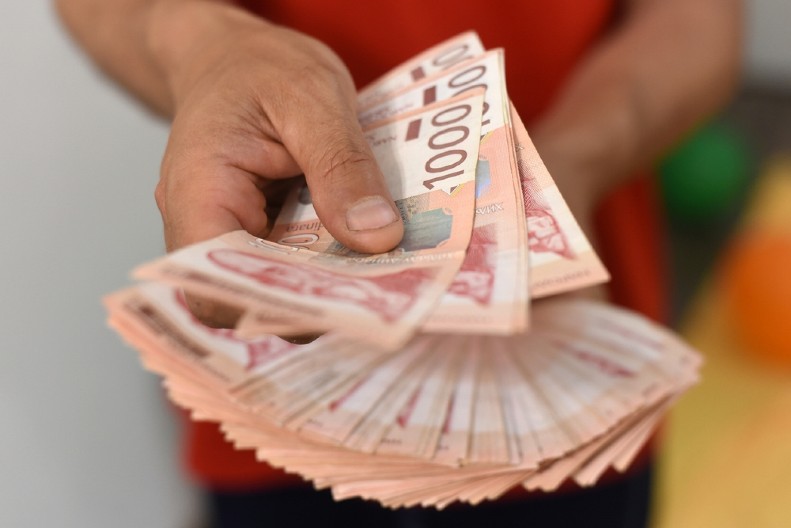 USKORO STIŽE NOVIH 15.000 DINARA JEDNOKRATNE PODRŠKE Važno obaveštenje za ovu grupu građana: Ponesite lične karte i kartice tekućeg računa