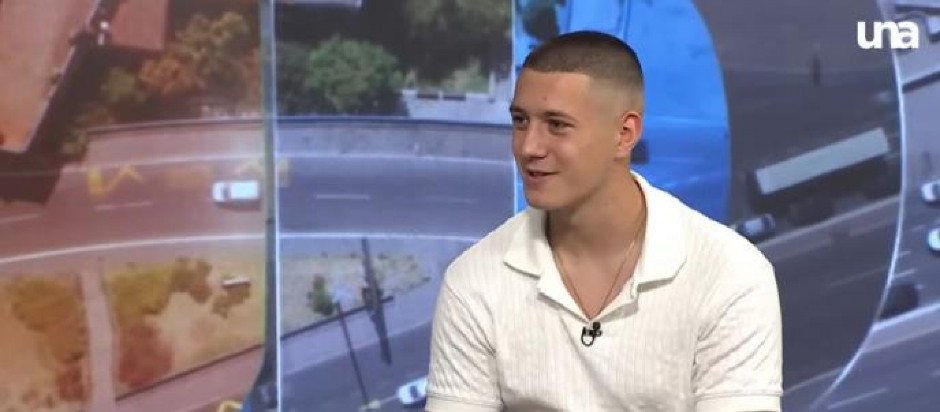 OVO JE VASILIJE O KOM SRBIJA PRIČA DANIMA: Kako je jedno gradsko dete koje za džeparac prodaje paradajz na pijaci zapalilo društvene mreže (VIDEO)