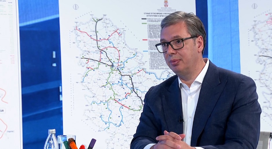 VUČIĆ UDARIO BROJKAMA: Plata skočila na 932 evra, penzije duplo veće, a minimalac nikad veći – 550 EVRA!