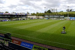 E, SADA SMO SVE VIDELI Skupština zaseda na fudbalskom terenu (FOTO)