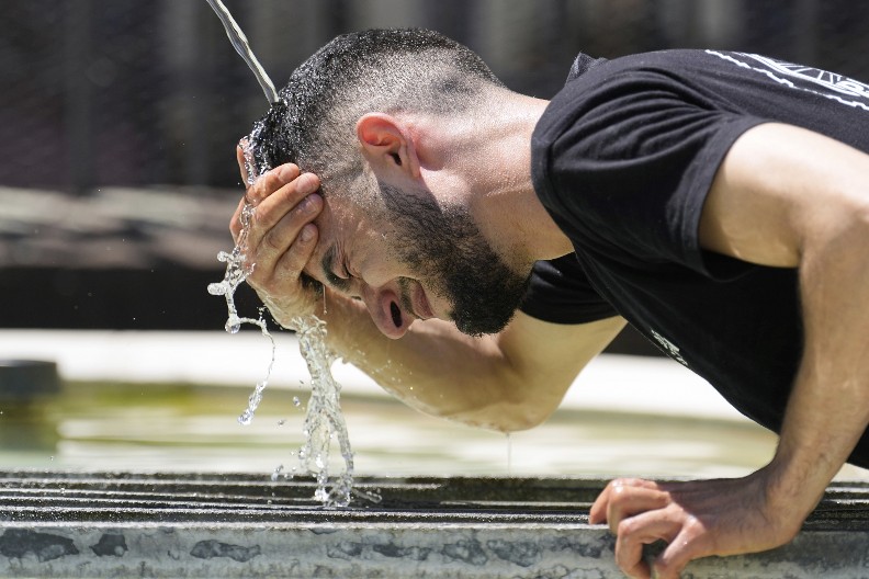 CRNOGORCI U PAKLU, TOPLOTNI TALAS KOSI SVE! Temperature će premašiti ovaj broj