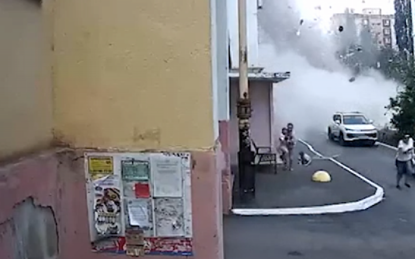 POTRESAN SNIMAK IZ RUSIJE:  Dečak za dlaku izbegao smrt, zgrada eksplodirala! (VIDEO)