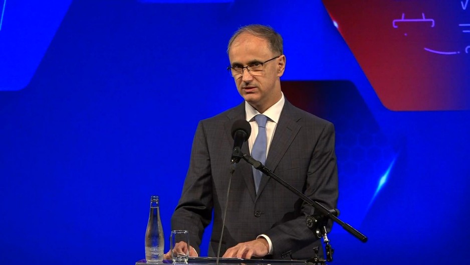 "MORAMO NARODU POKAZATI KO ZLONAMERNO PRIPREMA TEREN ZA IZVRŠENJE REVOLUCIJE" Premijer Macut obratio se povodom prvih 100 dana rada Vlade Republike Srbije (VIDEO)