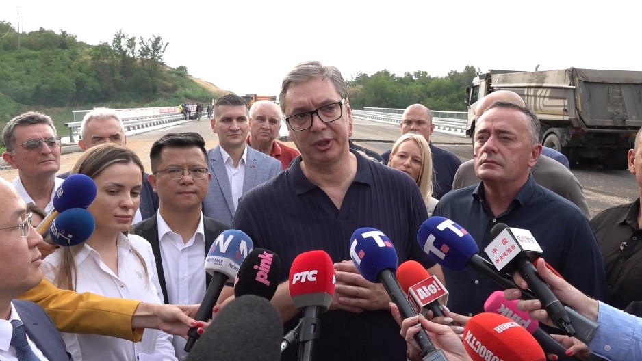 PREDSEDNIK VUČIĆ O OBOJENOJ REVOLUCIJI: Problem je što žive drugu društvenu realnost, van normi, van zakona