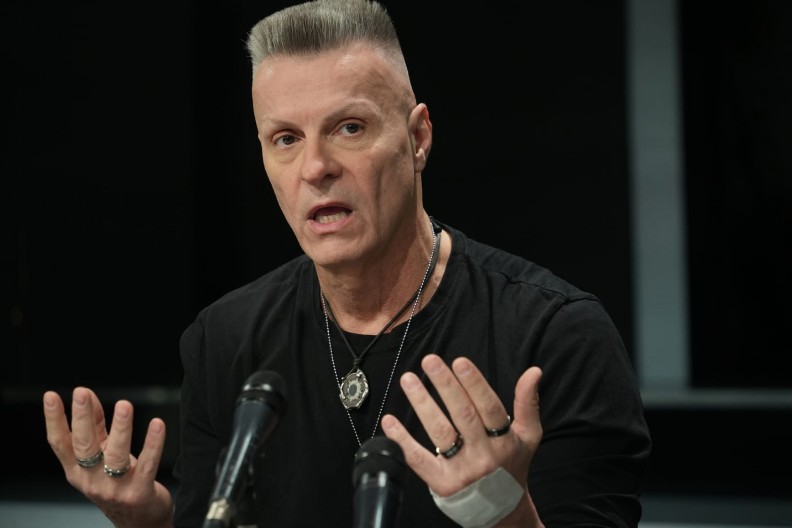 "IMAMO DETE, ALI SMO NA DISTANCI" Đorđe David iskreno o porodici sa kojom ne živi: "Ćerka me ne pita ništa o tome"