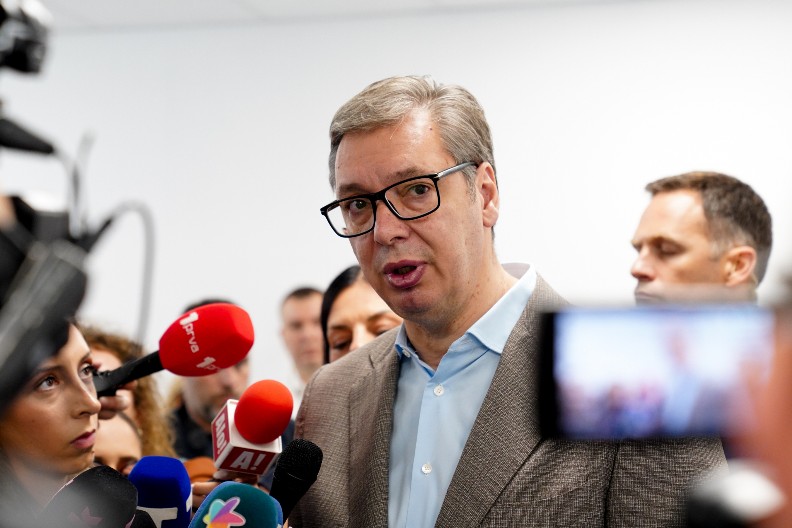 DA LI ĆE SRBIJA UVESTI SANKCIJE RUSIJI? Vučić obišao Centar za palijativno zbrinjavanje UKC, pa otkrio sve što zanima građane (VIDEO)