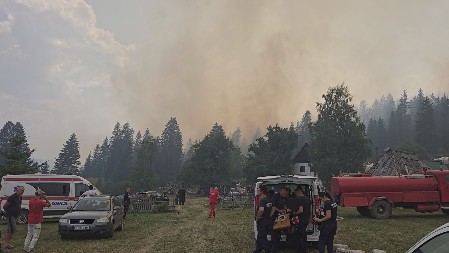 VANREDNA SITUACIJA I DALJE NA SNAZI U PRIJEPOLJU Izgorelo više od 30 hektara šume, kuće bile ugrožene (FOTO)
