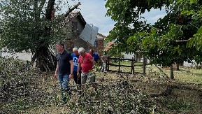 OŠTEĆENI KROVOVI KUĆA, ELEKTRO I TELEKOMUNIKACIONA MREŽA Vanredna situacija proglašen u delu Gornjeg Milanovca (FOTO)
