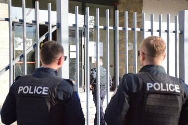 SKANDAL! SRBI DANAS OSUĐENI NA 15 GODINA ROBIJE BEZ IKAKVOG DOKAZA! Kurtijev sudija doneo najsramniju presudu