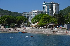 Nerealne slike iz Budve: Usnimljena scena na koju nisu navikli, đetići se hvataju za glavu (VIDEO)