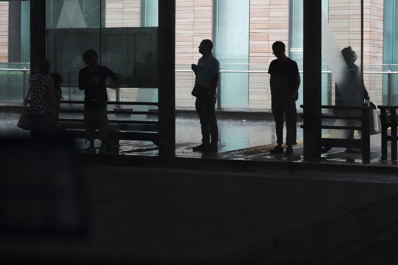 MUŠKARAC PROPAO KROZ POD TOALETA ŽELEZNIČKE STANICE! Užas u Japanu, hitno prevezen u bolnicu