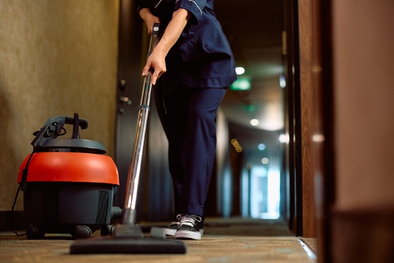 SKUPO PLATILA SPREMANJE STANA Starica putem oglasa zaposlila čistačice, pa ubrzo zažalila