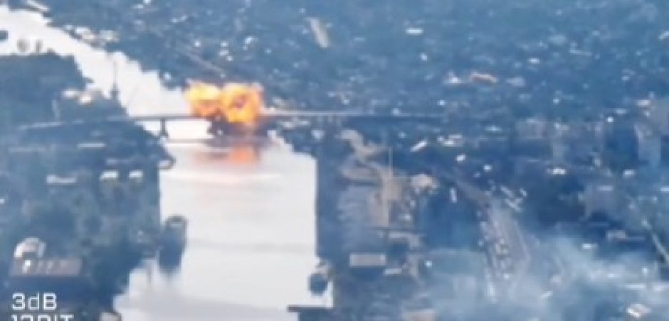 TRENUTAK UŽASA: Ruska FAB-3000 sravnila most u Ukrajini – snimak šokira! (VIDEO)