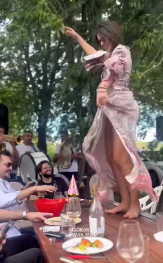 PODIGLA HALJINU, DONJI VEŠ SEVNUO Nikad provokativniji snimak naše glumice (34)