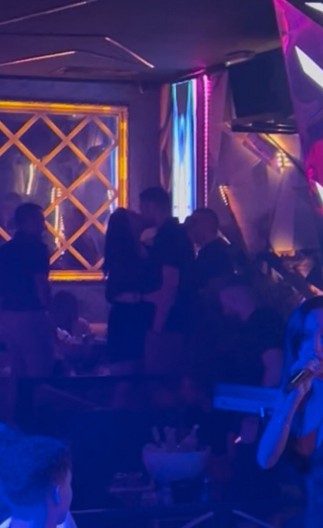 SANJA VUČIĆ UHVAĆENA SA NOVIM DEČKOM U javnosti joj popustile kočnice, pa završili u hotelu! (FOTO)