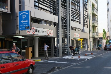 NEVEROVATAN GEST NA PARKINGU Hrvatica čuknula čoveku auto, pa ostavila OVU poruku - region u šoku zbog onoga što je napisala! (FOTO)